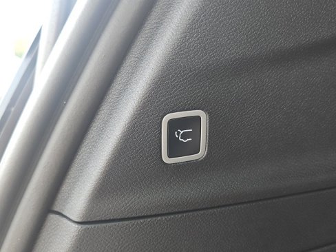 New 2025 Chrysler Pacifica Select w/ Uconnect Theater Family Group image 32