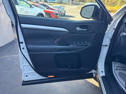 Used 2017 Toyota Highlander XLE image 15