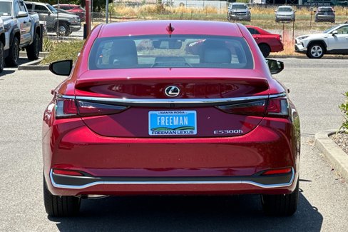 New 2025 Lexus ES 300h w/ Premium Package image 5
