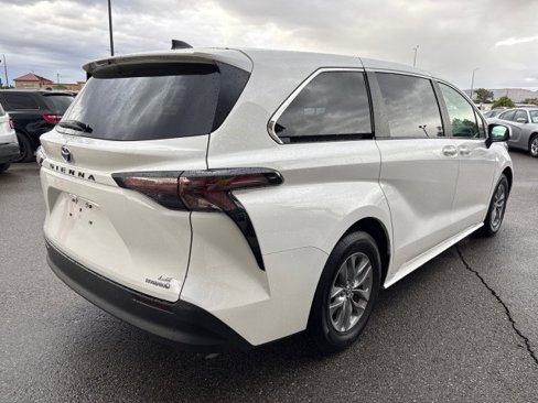 Used 2023 Toyota Sienna LE image 5