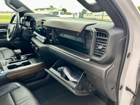 Used 2022 Chevrolet Silverado 1500 High Country w/ Technology Package image 19