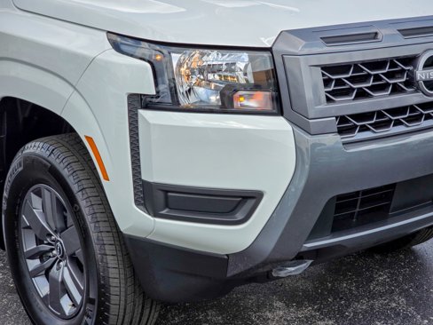 Used 2025 Nissan Frontier SV image 8