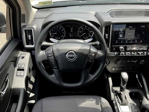 Certified 2025 Nissan Frontier SV image 17