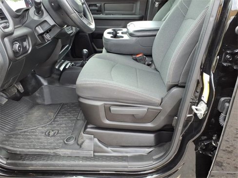 Used 2024 RAM 2500 Tradesman w/ Chrome Appearance Group image 11