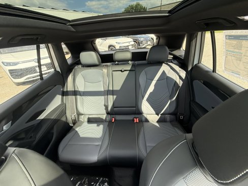New 2025 Volkswagen Tiguan SE R-Line image 19