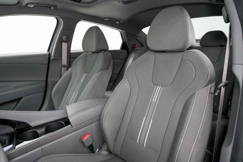 Used 2025 Hyundai Elantra SEL image 9