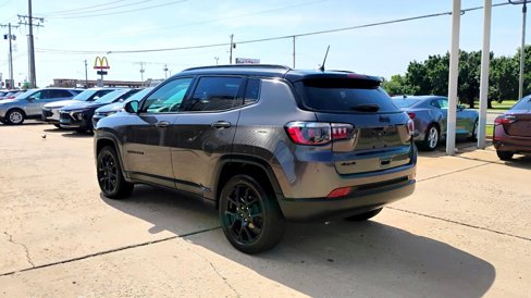 Used 2023 Jeep Compass Latitude w/ Convenience Group image 5