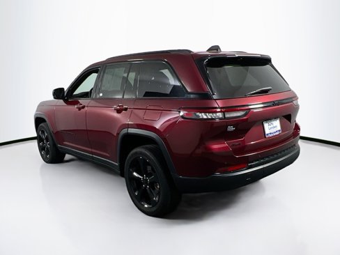 Used 2023 Jeep Grand Cherokee Altitude image 7