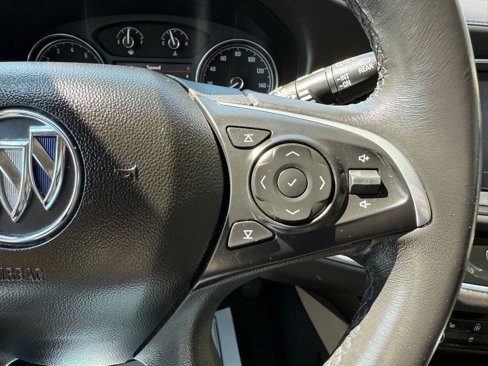 Used 2021 Buick Enclave Essence image 32