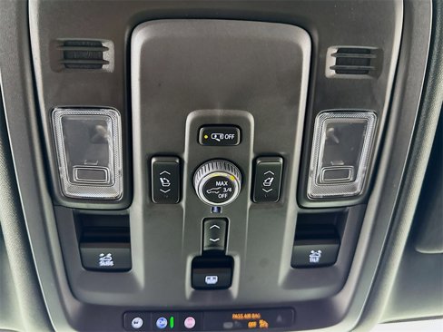 Used 2025 GMC Yukon XL Denali image 29