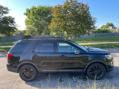 Used 2017 Ford Explorer XLT w/ Equipment Group 202A image 7