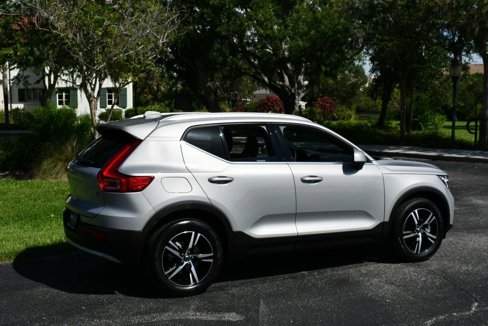 Used 2025 Volvo XC40 B5 Core image 6