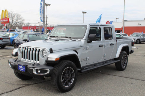 Used 2023 Jeep Gladiator Overland image 3
