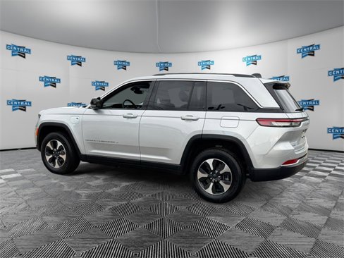 Used 2023 Jeep Grand Cherokee 4WD 4xe image 4