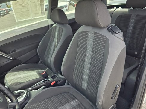 Used 2012 Volkswagen Beetle Launch Edition image 19
