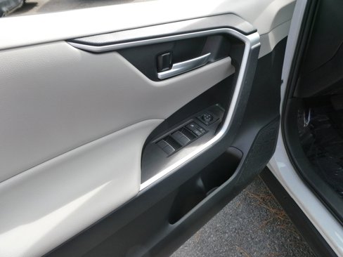 Used 2023 Toyota RAV4 XLE image 16