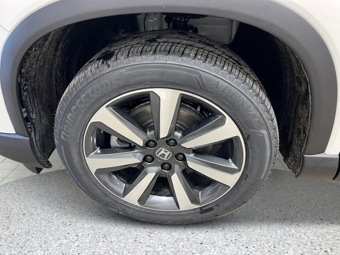 New 2025 Honda Pilot Touring image 12