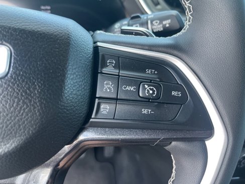 Used 2023 Jeep Grand Cherokee Altitude image 27