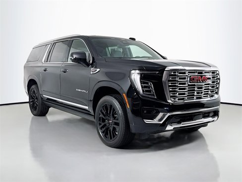 Used 2025 GMC Yukon XL Denali image 3