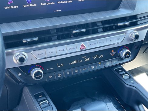 Used 2023 Kia Telluride EX w/ EX Captain's Chair Package image 16