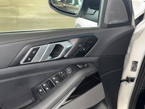 Certified 2025 BMW X5 xDrive40i w/ Climate Comfort Package image 18