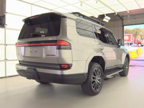 Used 2025 Lexus GX 550 image 2
