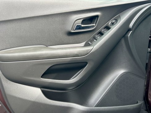 Certified 2022 Chevrolet Trax LT w/ LT Convenience Package image 22