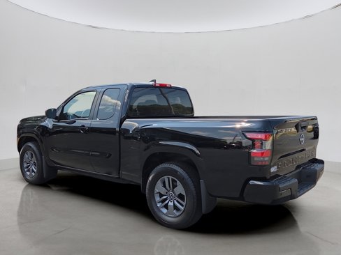Used 2025 Nissan Frontier SV image 25