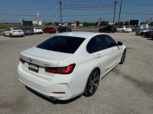 Used 2023 BMW 330i Sedan w/ Driving Assistance Package image 5