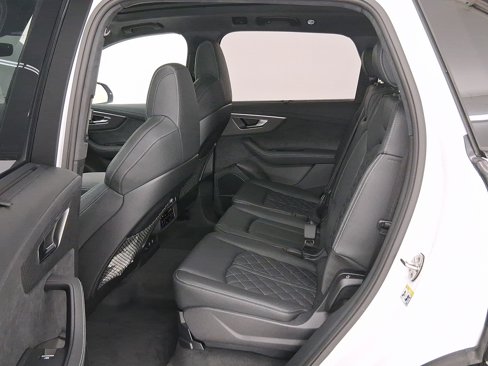 New 2026 Audi SQ7 Prestige image 13