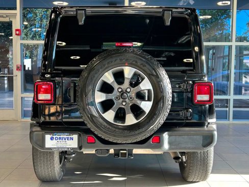 Used 2021 Jeep Wrangler Unlimited Sahara image 10