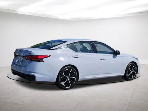 Used 2024 Nissan Altima 2.5 SR image 7