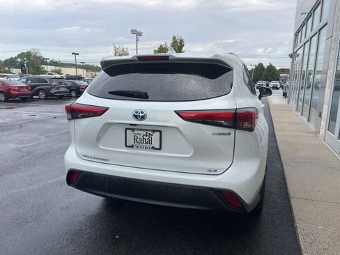 Certified 2022 Toyota Highlander Bronze Edition image 4
