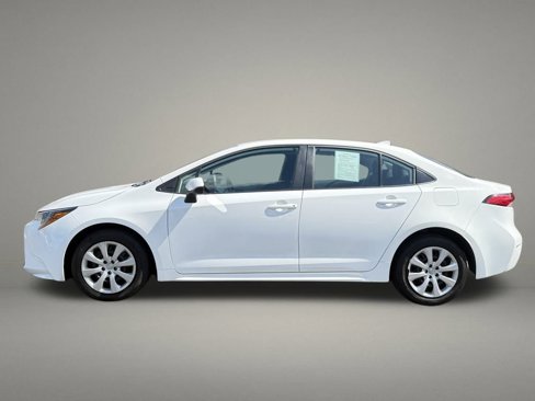 Used 2024 Toyota Corolla LE image 2