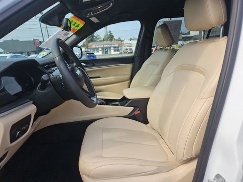 Used 2023 Jeep Grand Cherokee L Limited image 18