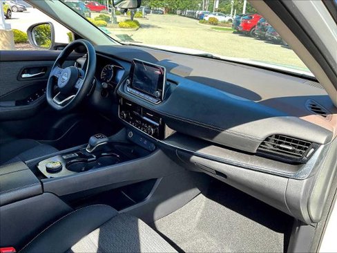 Certified 2022 Nissan Rogue SV image 14