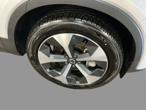 Certified 2023 Volvo XC40 B5 Plus w/ Protection Package Premier image 16