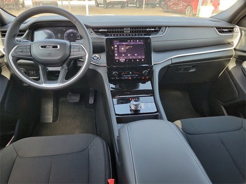New 2025 Jeep Grand Cherokee Laredo image 9