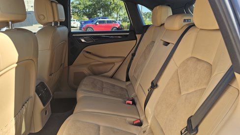Used 2018 Porsche Macan image 12