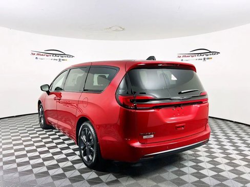 New 2026 Chrysler Pacifica Select image 6