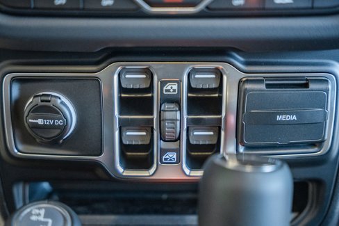 New 2025 Jeep Gladiator Sport image 23