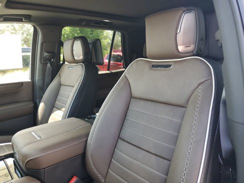 New 2026 GMC Yukon Denali Ultimate w/ LPO, Floor Liner Package image 32