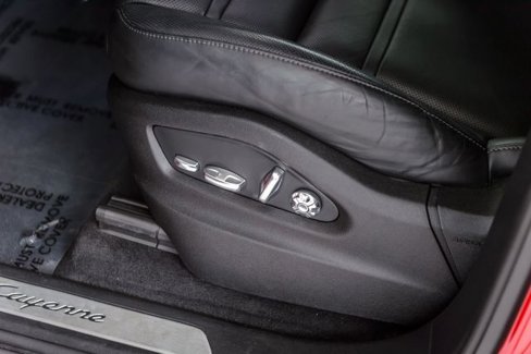 Used 2021 Porsche Cayenne image 19