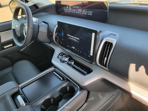 New 2025 Ford Expedition Active image 18