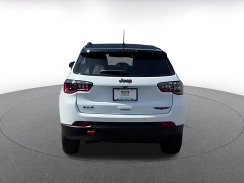 Used 2025 Jeep Compass Trailhawk image 11
