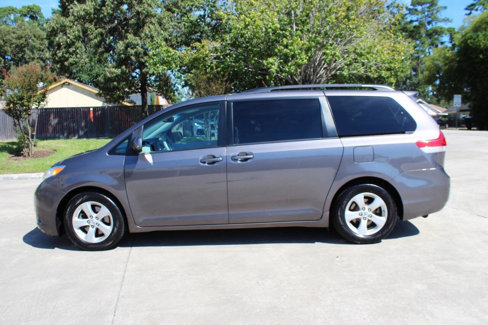Used 2013 Toyota Sienna LE image 3