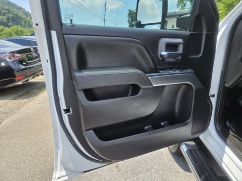 Used 2015 Chevrolet Silverado 2500 LT w/ LT Convenience Package image 8