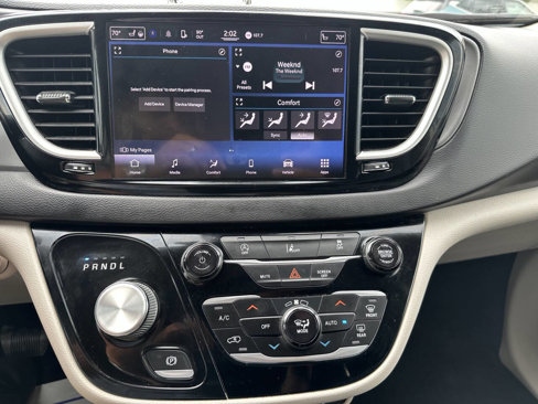 Used 2022 Chrysler Pacifica Touring-L image 20