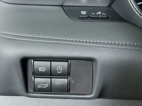 Used 2024 Toyota Highlander LE image 17