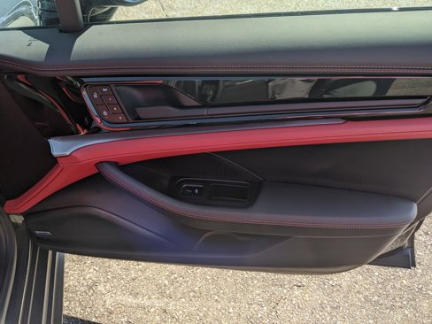 Used 2025 Porsche Panamera 4 image 37